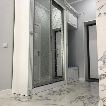 Люкс Апартаменты На Назарбаева Uralsk Eksteriør billede