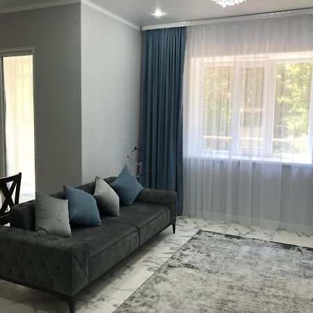 Люкс Апартаменты На Назарбаева Uralsk Eksteriør billede